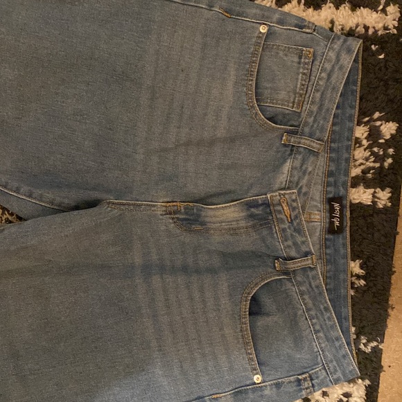 Nasty Gal dad high rise mom jeans, loose fitting jeans with no distressing. - Picture 2 of 3